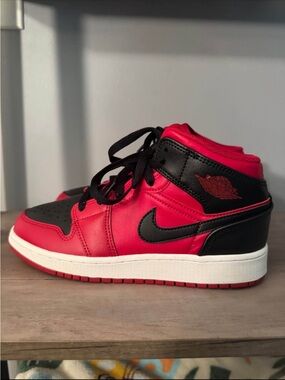 Nike Air Jordan 1 Mid Basketball Shoes